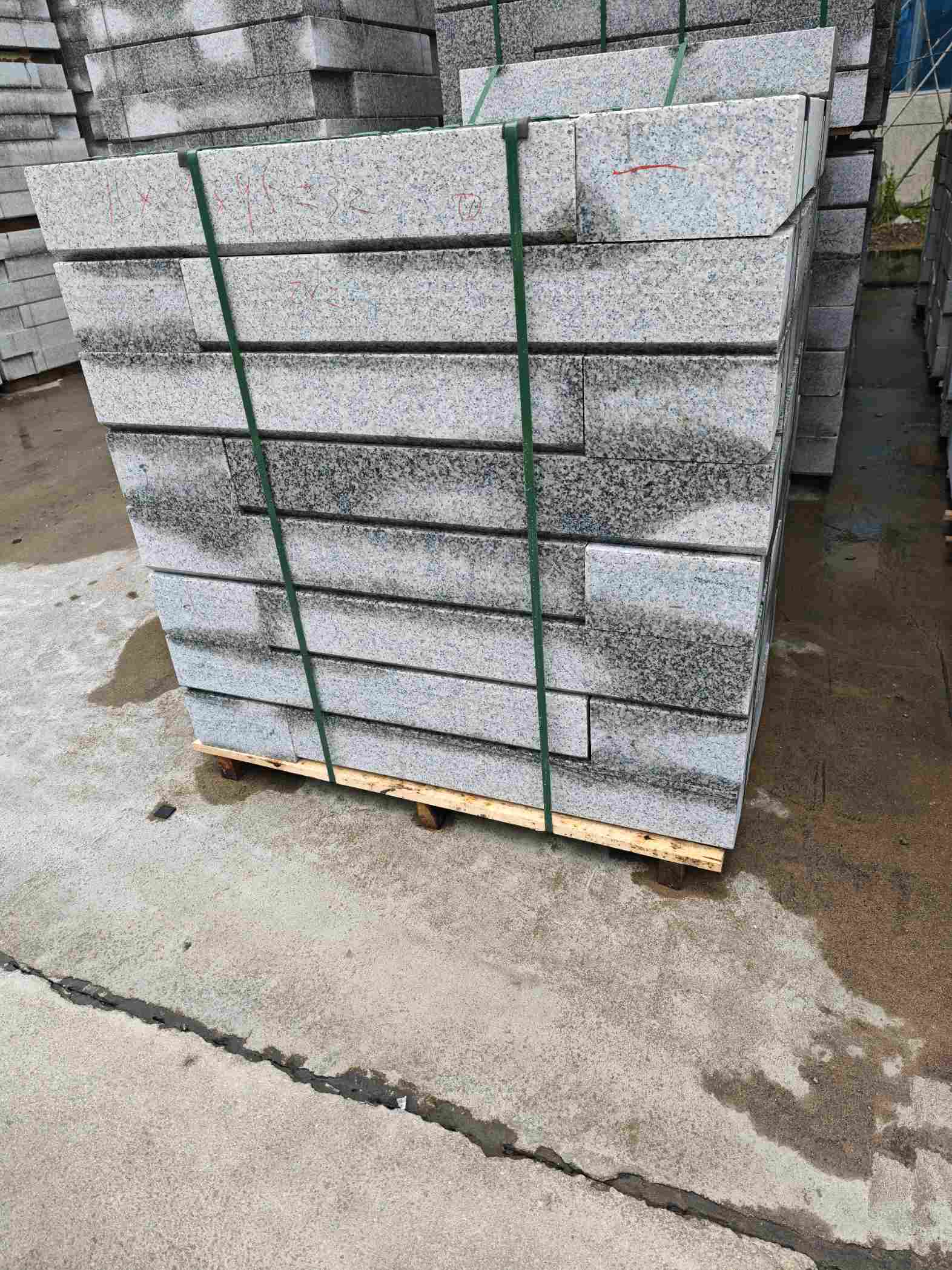 成都芙蓉白路牙石，马路牙子