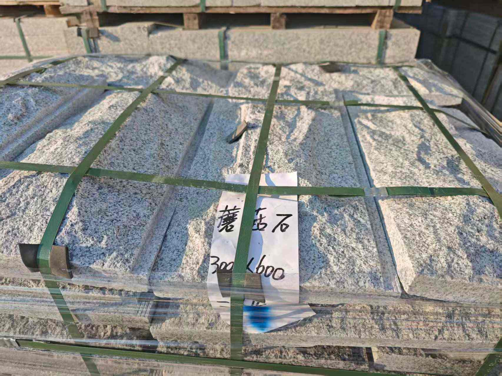 成都芝麻白蘑菇石，自然面