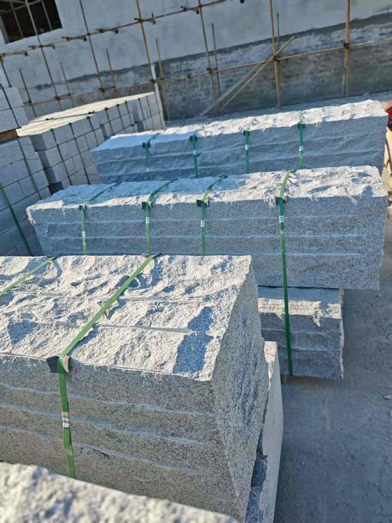 成都芝麻白自然面整石 坐凳